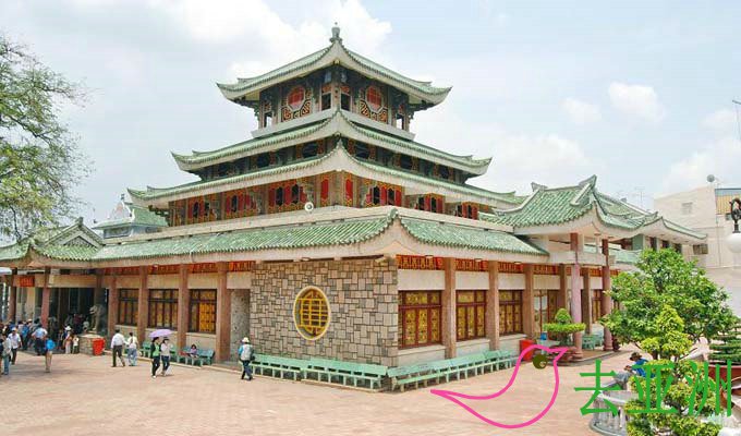 据越南安江省文化体育与旅游厅的消息，2017年2月份，安江省各宗教文化旅游景点接待游客数量超过100万人次，环比增加20万人次 ，达年计划的26%。