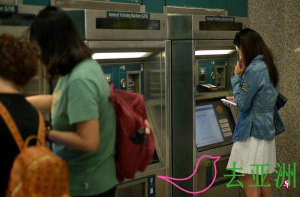 新加坡公交系统2020年全面采用无现金付费，逐步停止现金填补车资卡储值