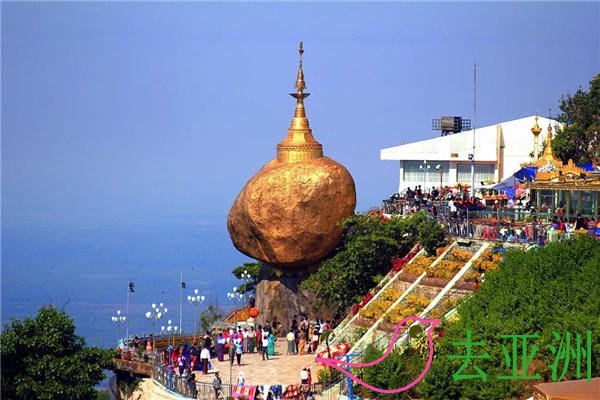 缅甸大金石，又称吉谛瑜佛塔，耸立在悬崖边的
