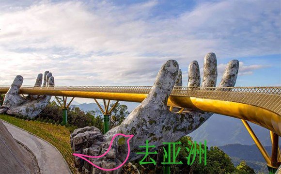 岘港市Sun World巴娜山顶旅遊区推出金色巨桥景点，一个金色的缎带