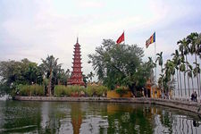 越南古时受中国影响非常大，特别是在宗教方面，而这座寺庙也和大部分的中国护国寺，镇国寺一样，寓意国泰民安，风调雨顺。 门票： 5000越南盾 地址：