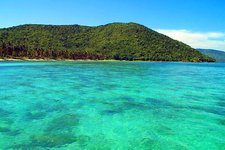 旦岛属于苏梅岛靠南不远处的小岛屿群，非常宁静，游客不太多，喜欢安静的游客也可前去。选择一日游项目，选择浮潜等项目，进行跳岛游。 到达方式：