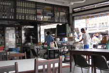 Koti是一家出名的泰菜餐厅，有远近闻名的泰国中部的传统冬阴功汤，也就是加了浓浓椰汁汤底的，中和了辣味，用料十足。另外，蟹粉咖喱炒蛋也很不错。