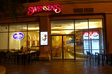 这里主打各种口味的冰激凌和圣代，可以当做甜食驿站，享受一下甜蜜的冰凉。 地址： 181, 1st Floor, Jungceylon Department Store, Rat Uthit 200 years Rd., Patong Sub-Dist