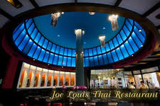 Joe Louis Thai Restaurant位于Juncceylon购物中心二楼，血拼后可以选择来这里用餐，这里主打泰国传统的美味佳肴，由于优越的地理位置，在享受美食的同时，还
