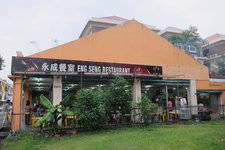 非常受欢迎的一家餐馆，主打螃蟹料理，推荐黑胡椒螃蟹，被许多当地人评为新加坡最好吃的黑胡椒螃蟹，独特之处在于店家在制作时很好的把握了甜味、