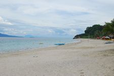 位于加莱拉港西面的海滩，与著名的长滩岛白沙滩同名，但相较下此处风景的确逊色不少。相对于满是外国人的SABANG 海滩，这里更受菲律宾本地人欢迎。旺