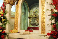 这是菲律宾最古老的宗教遗迹。圣婴教堂建于1565年, 闻名于世的“圣婴像”典藏于此。据说当年土著族长Rajah Humabon及其妻子Queen Juana受洗之后，麦哲伦赠送