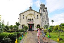 菲律宾的巴克拉洋教堂是亚洲最古老的教堂，大概有420年历史，外表沧桑古老，但内部金碧辉煌，庄严神圣。据说起初这个教堂是由强抓的200多个劳工所建