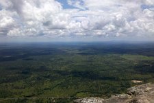 从寺庙遗址走出来到Pei Ta Da 悬崖，这里有500多米高，可以俯瞰柬埔寨的丛林，景观相当不错。 门票： 免费。 到达方式： 到达柏威夏寺庙后，步行前往寺