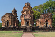 创建者：罗贞陀罗跋摩二世创建年代：10世纪中 这间佛教寺院是由设计东美蓬寺East Mebon同一建筑师所建造的。即使在残留较多碑文的高棉时代，也是罕见唯