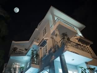 月亮家庭旅馆