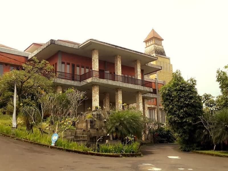 Bukit Gumati Batutulis Hotel