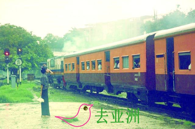 坐一段缅甸缓慢摇晃的火车，体味市井百态，别样风光