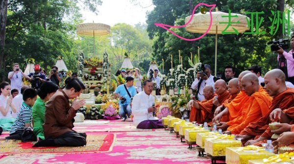 柬埔寨最隆重的传统节日—柬新年宋干节祈福